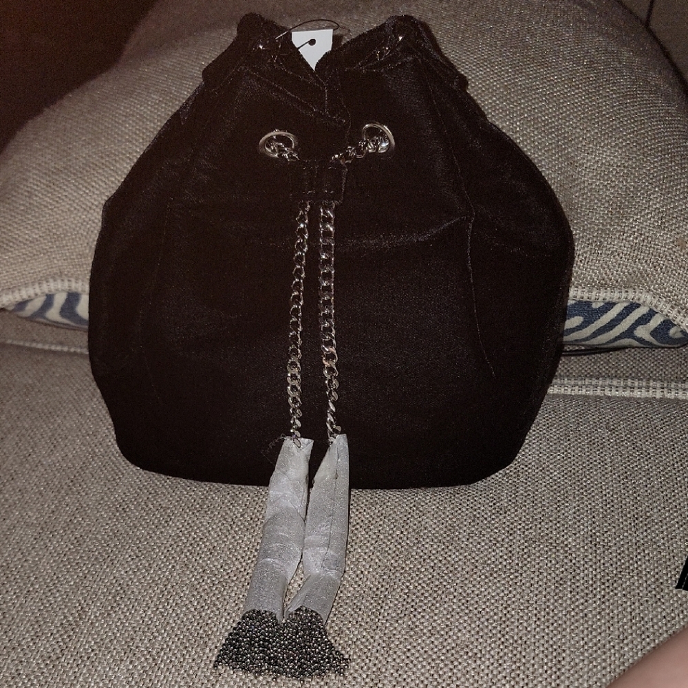 Elegant Black Drawstring Women's Bag